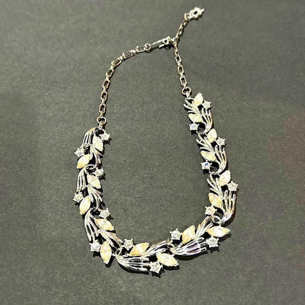 STAR Brand Vintage Rhinestone Silver Necklace. WA107